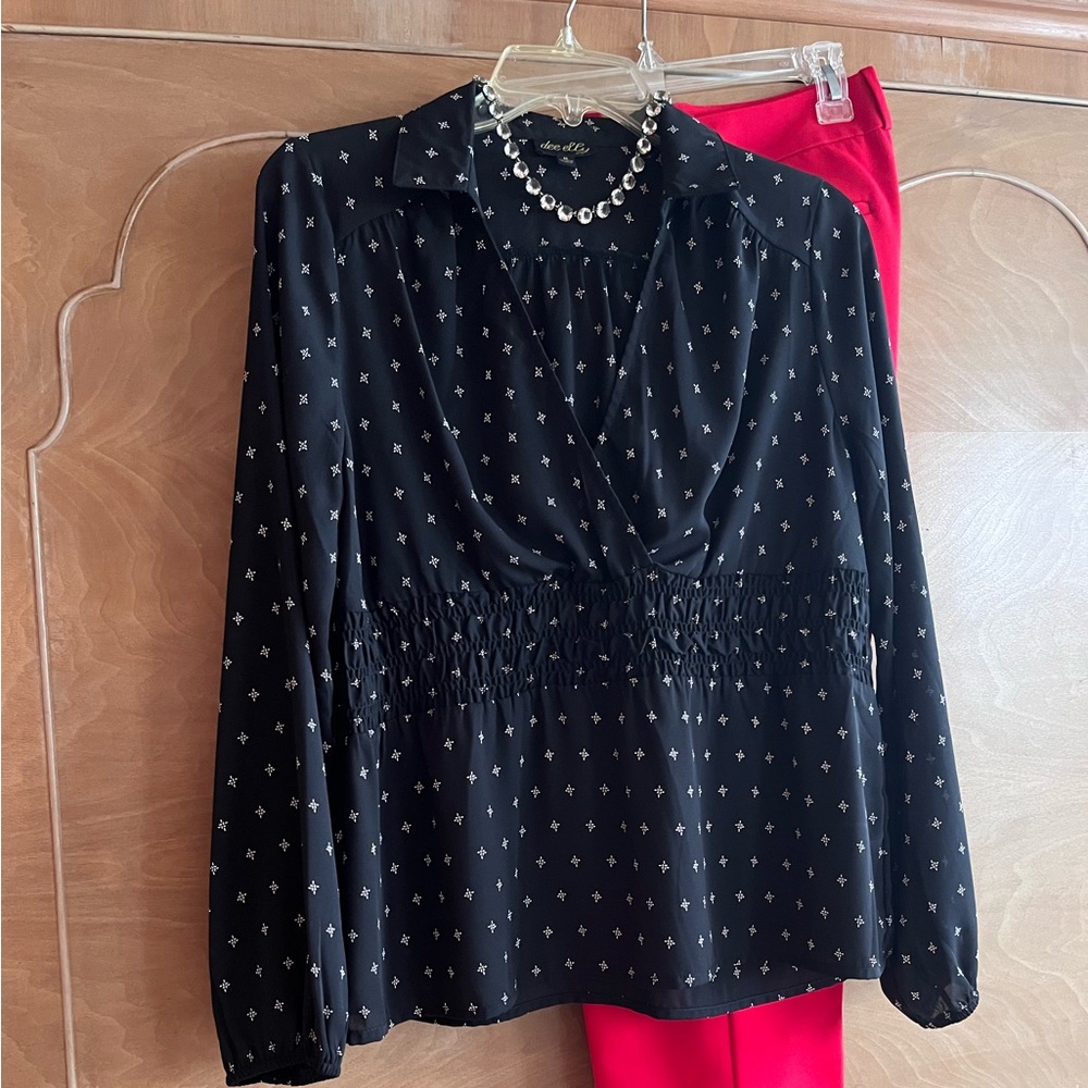 dee elly M, V open shirt style collar, black blouse